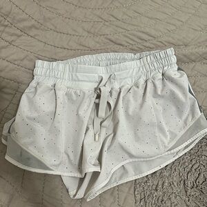 Lululemon size 6 off white shorts